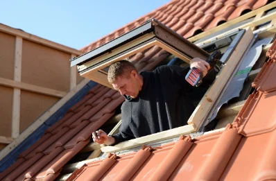 Pose de fenêtres de toit Velux à Favalello